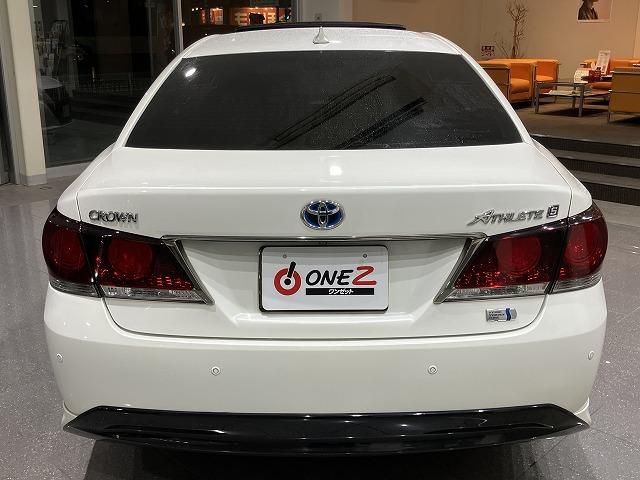 CROWN sedan hybrid