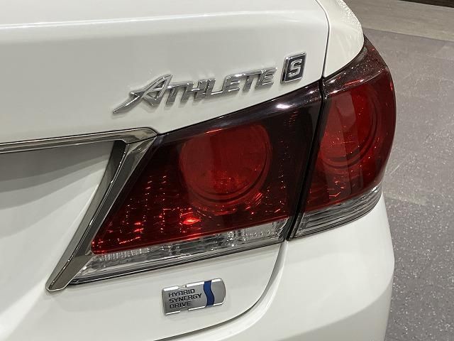 CROWN sedan hybrid