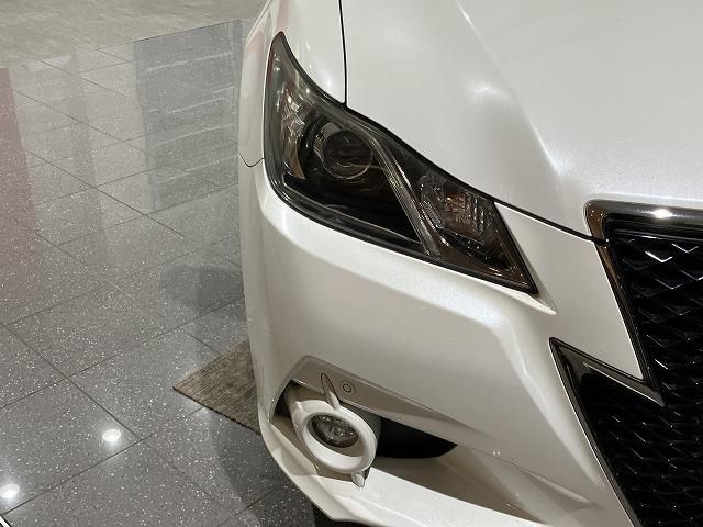 CROWN sedan hybrid