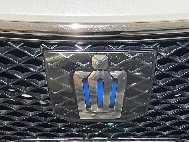 CROWN sedan hybrid