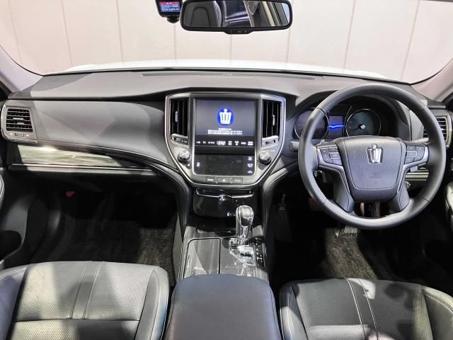 CROWN sedan