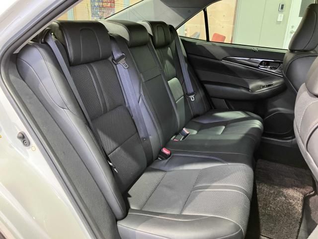 CROWN sedan