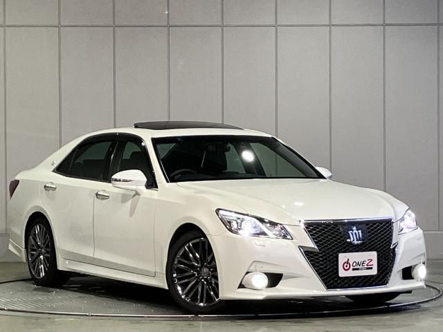CROWN sedan