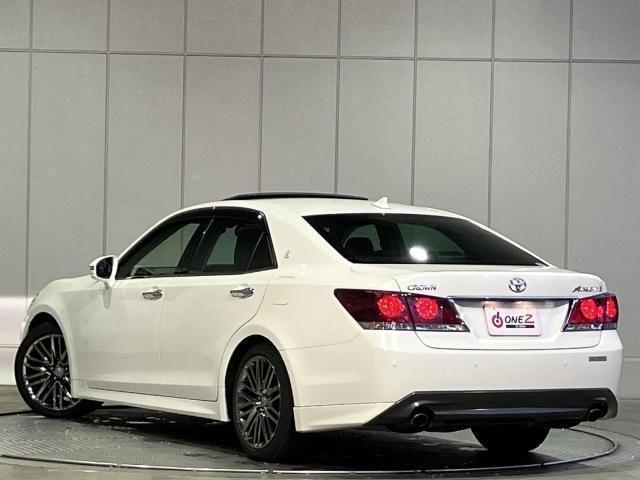 CROWN sedan