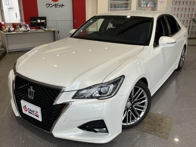 CROWN sedan
