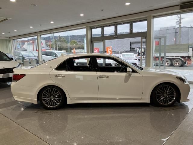 CROWN sedan