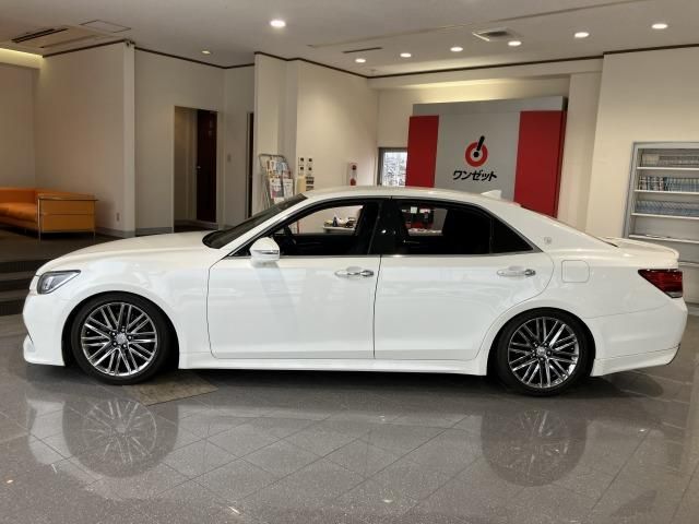 CROWN sedan