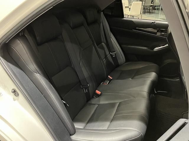 CROWN sedan