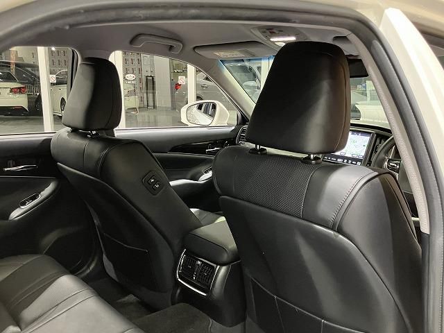 CROWN sedan