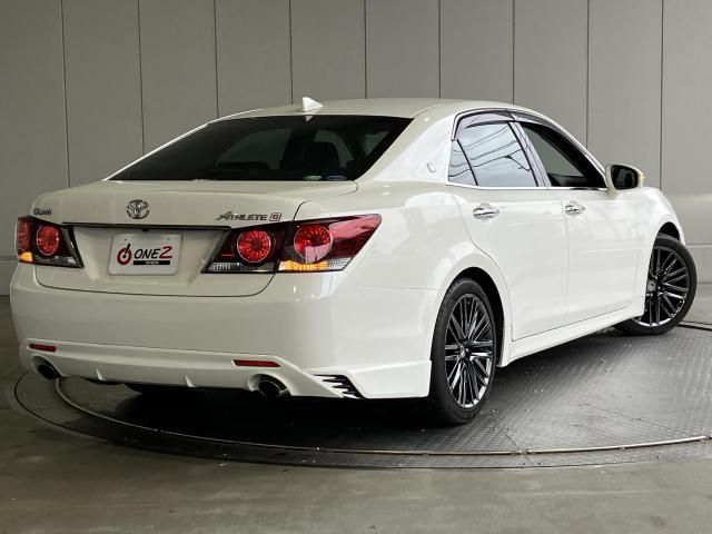 CROWN sedan