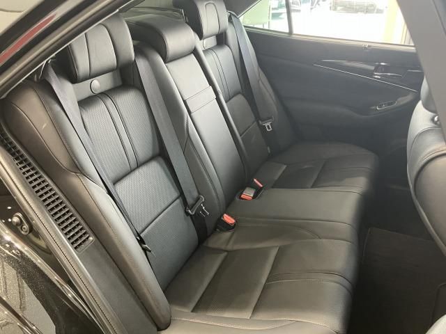 CROWN sedan hybrid