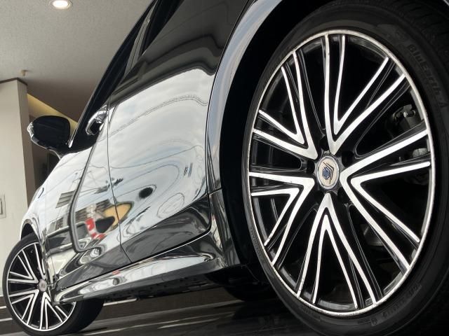 CROWN sedan hybrid