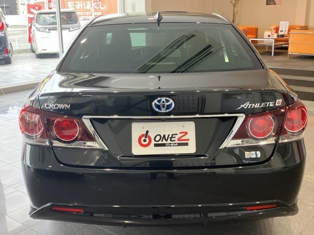 CROWN sedan hybrid