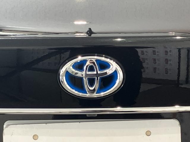 CROWN sedan hybrid