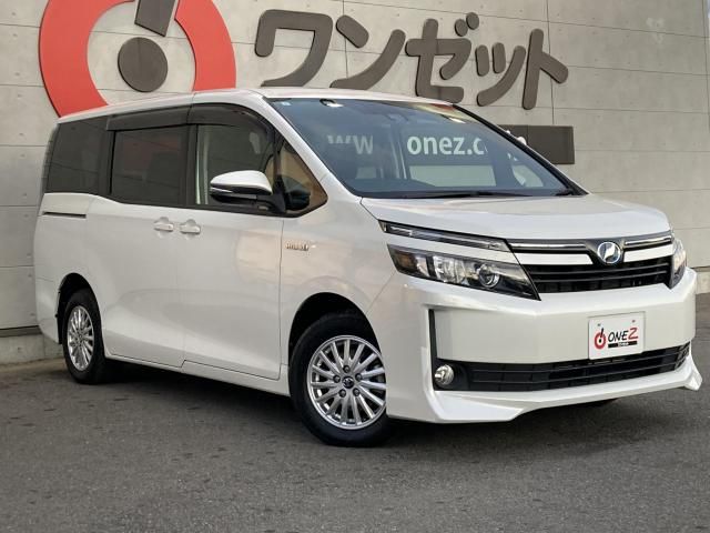 VOXY HYBRID