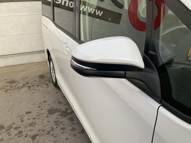 VOXY HYBRID