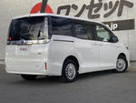 VOXY HYBRID