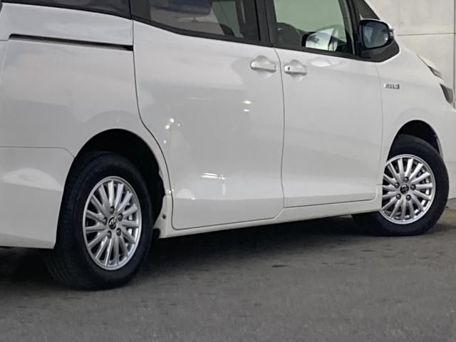 VOXY HYBRID