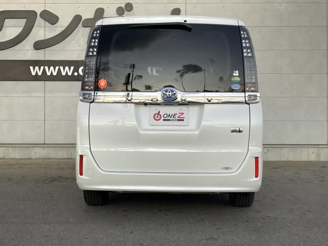 VOXY HYBRID