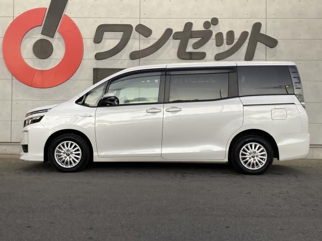 VOXY HYBRID