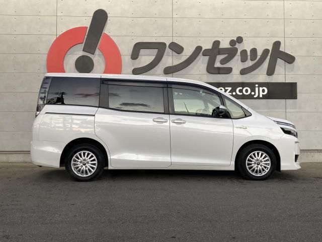 VOXY HYBRID