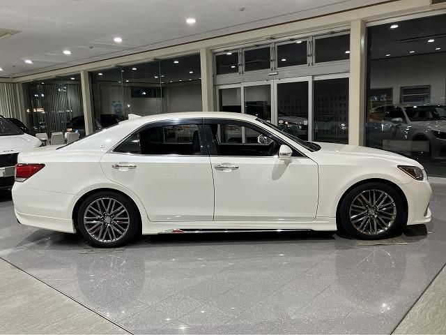 CROWN sedan