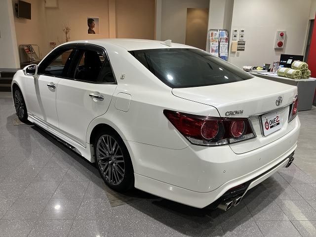 CROWN sedan