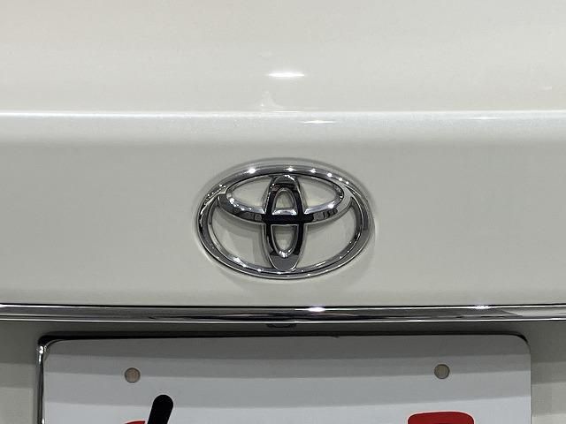 CROWN sedan