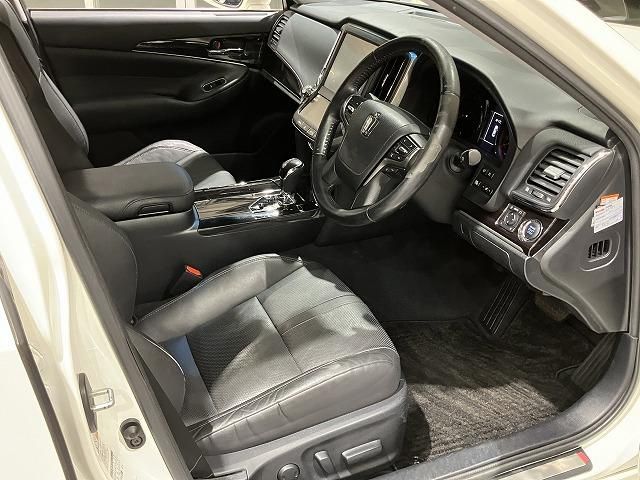 CROWN sedan