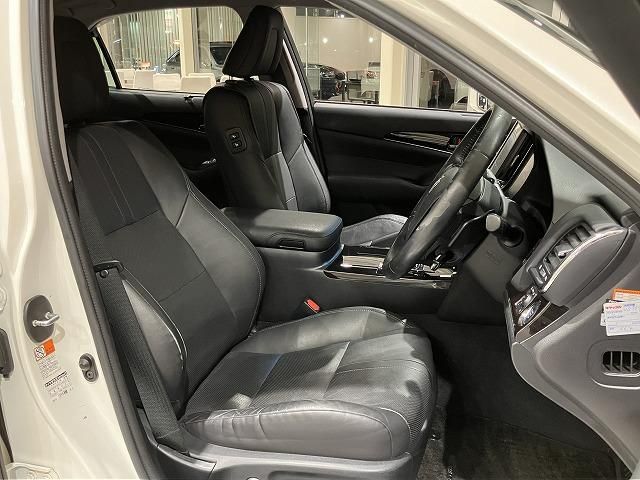 CROWN sedan