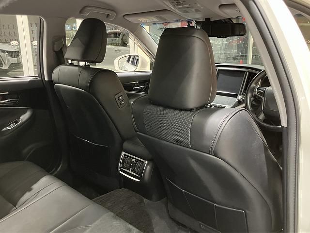 CROWN sedan
