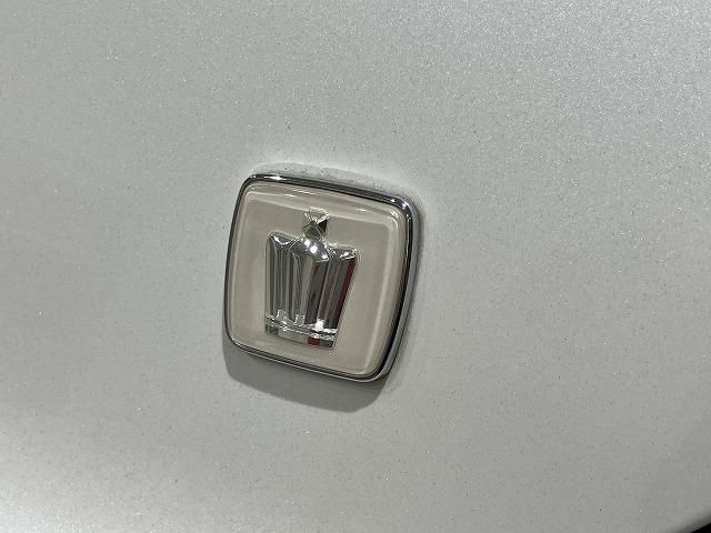 CROWN sedan