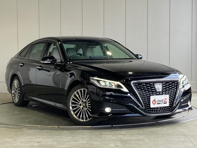 CROWN sedan hybrid