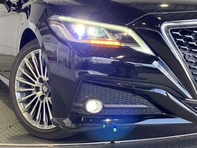 CROWN sedan hybrid