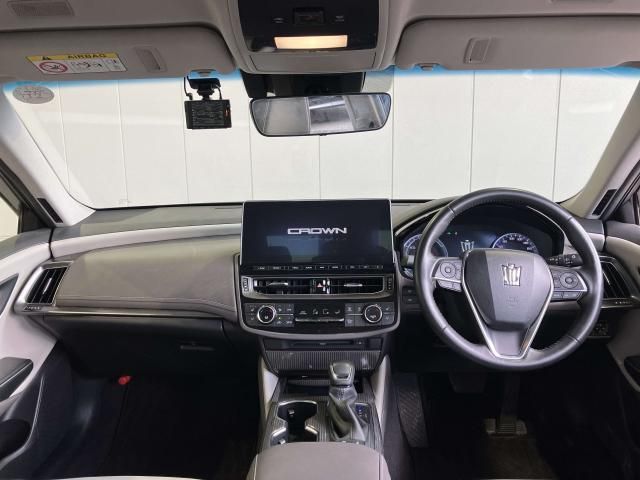 CROWN sedan hybrid