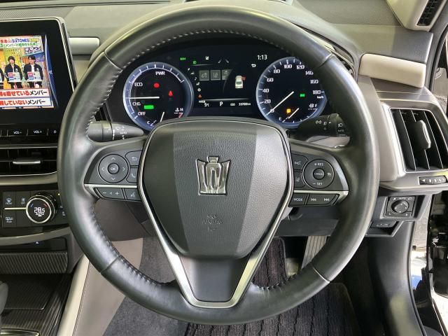 CROWN sedan hybrid