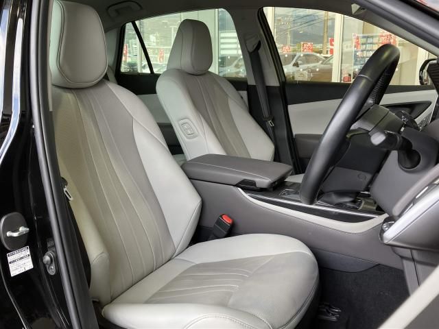 CROWN sedan hybrid