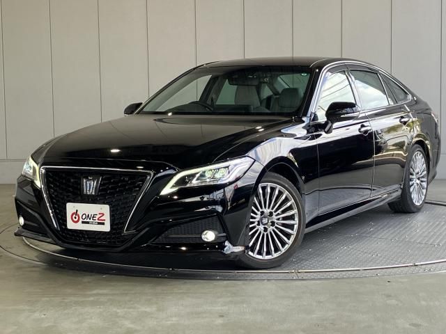 CROWN sedan hybrid