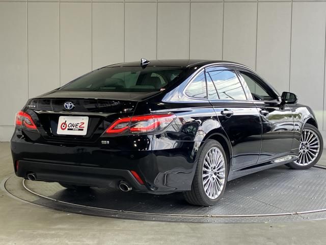 CROWN sedan hybrid