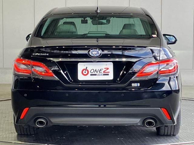 CROWN sedan hybrid