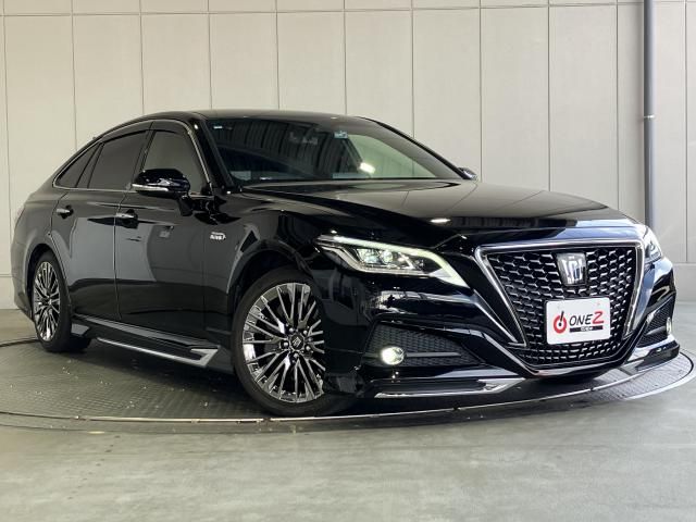CROWN sedan hybrid