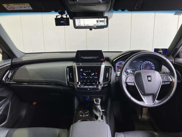 CROWN sedan hybrid