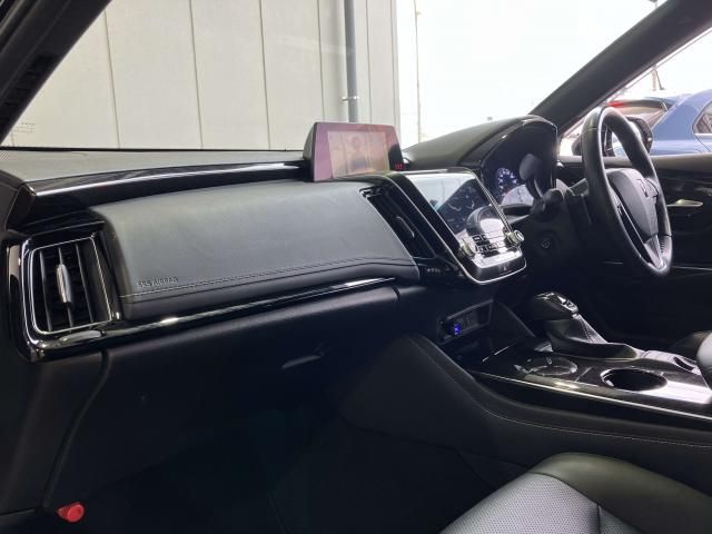 CROWN sedan hybrid