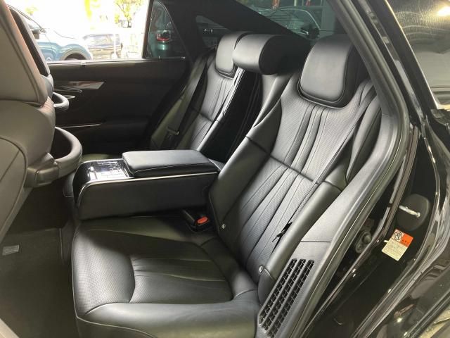 CROWN sedan hybrid