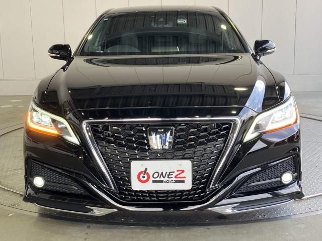 CROWN sedan hybrid