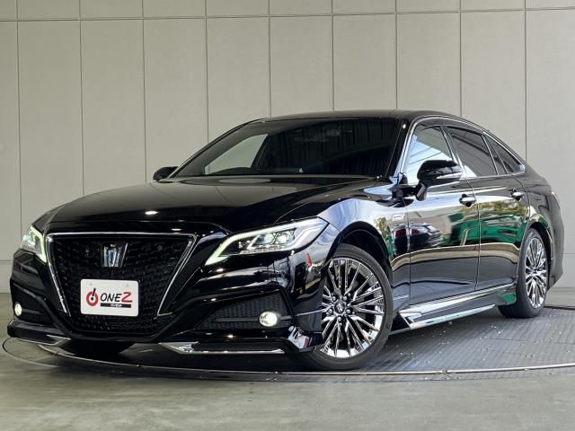 CROWN sedan hybrid