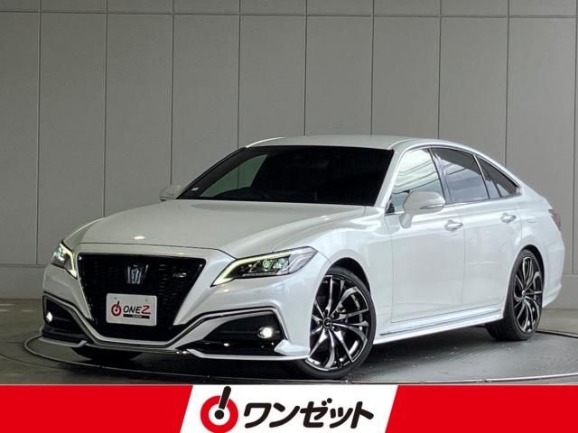 CROWN sedan hybrid