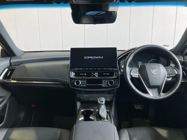 CROWN sedan hybrid