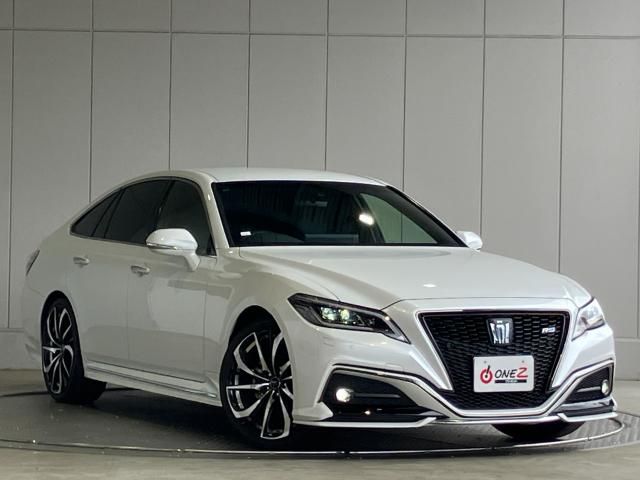 CROWN sedan hybrid