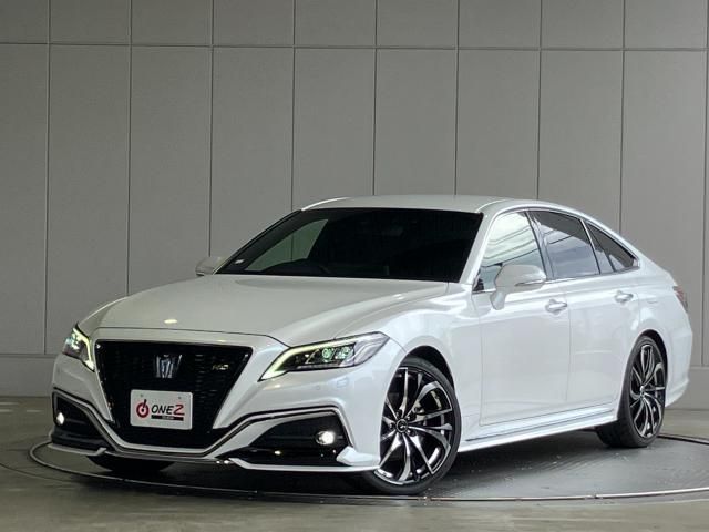 CROWN sedan hybrid